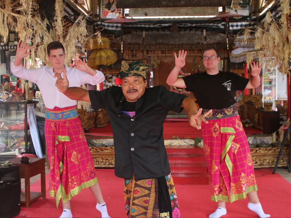 A Balinese dance lesson with a local teacher