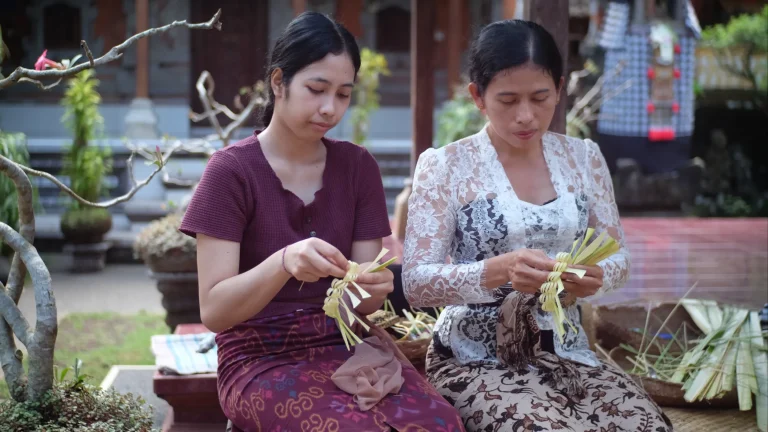 Canang Sari: How Balinese Offerings Are Made (and How to Make One Yourself)